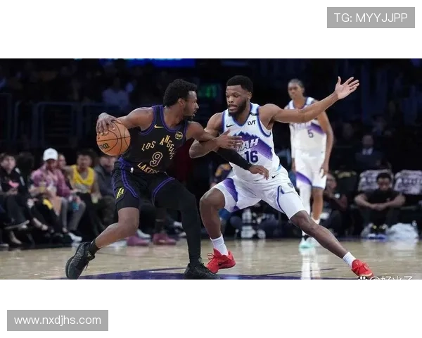 詹姆斯携手安东尼重返洛杉矶 湖人队新赛季备战引发球迷热议