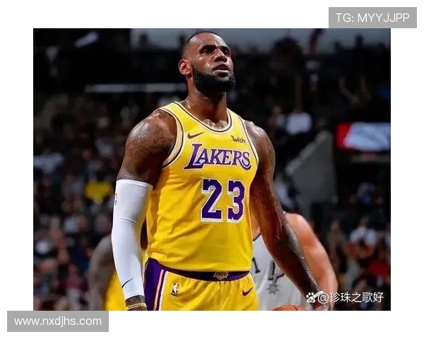 詹姆斯领衔湖人关键战逆转胜出西部格局再生变数季后赛前景引热议